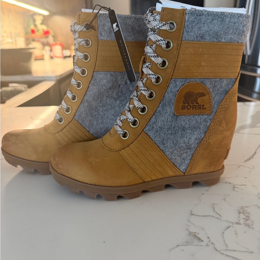 Sorel Women's Tan and Gray Wedge Boots